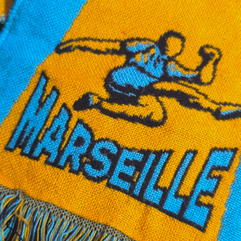Écharpe d'occasion de l'Olympique de Marseille "Allez Marseille"'.