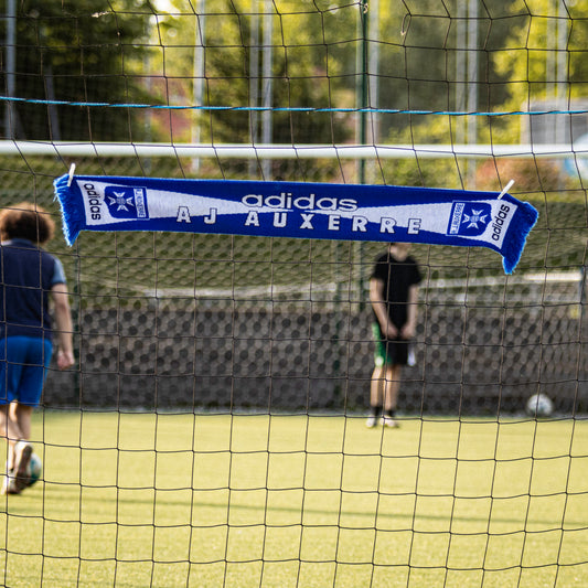 Écharpe d'occasion Adidas de l'AJ Auxerre .
