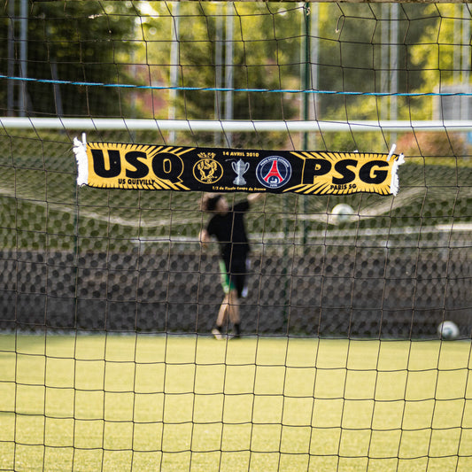 Écharpe d'occasion de la Coupe de France 2010 Quevilly vs PSG.