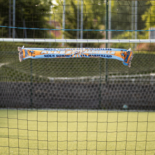 Écharpe d'occasion de l'Olympique de Marseille "Allez Marseille"'.